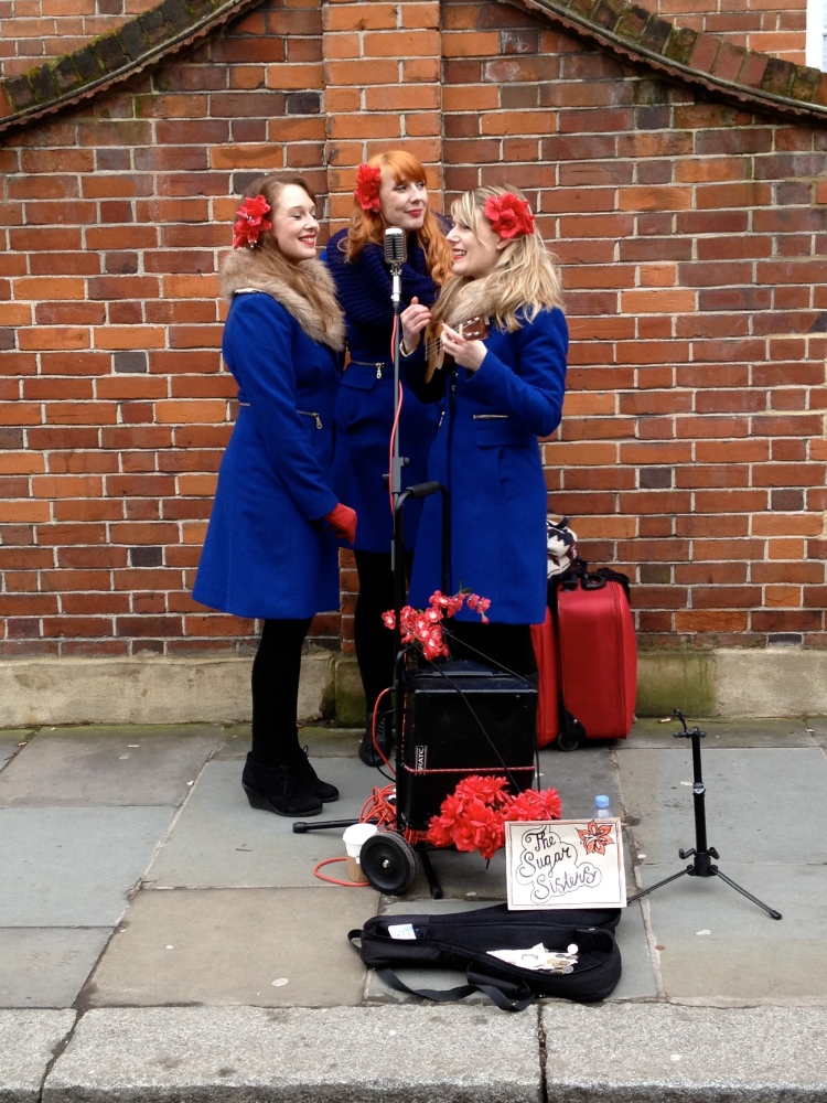 And are these not the coolest street performers ever?  So cute!